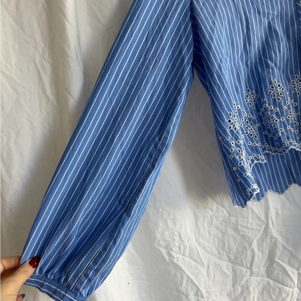 Zara Blue Striped Button Embroidered Lace
Cropped Boyfriend Blouse Size Large - Picture 5 of 11